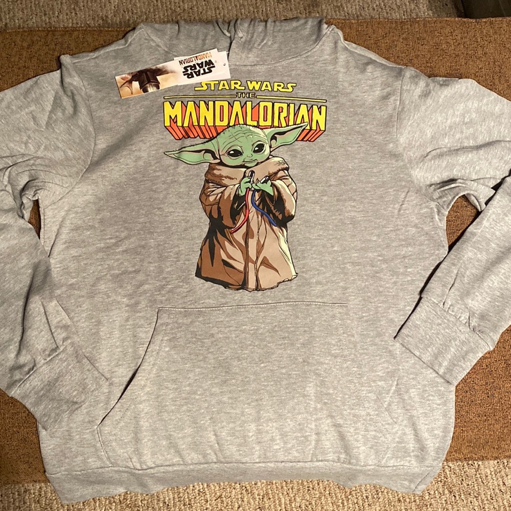 NWT men’s size small, Star Wars “ The Madalorian” Hoodie